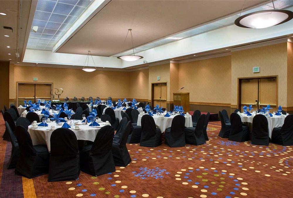 מלון Doubletree By Hilton בייקרספילד מסעדה תמונה