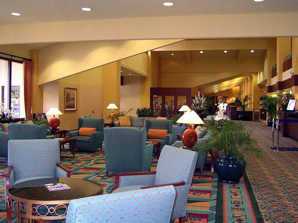 מלון Doubletree By Hilton בייקרספילד מראה פנימי תמונה