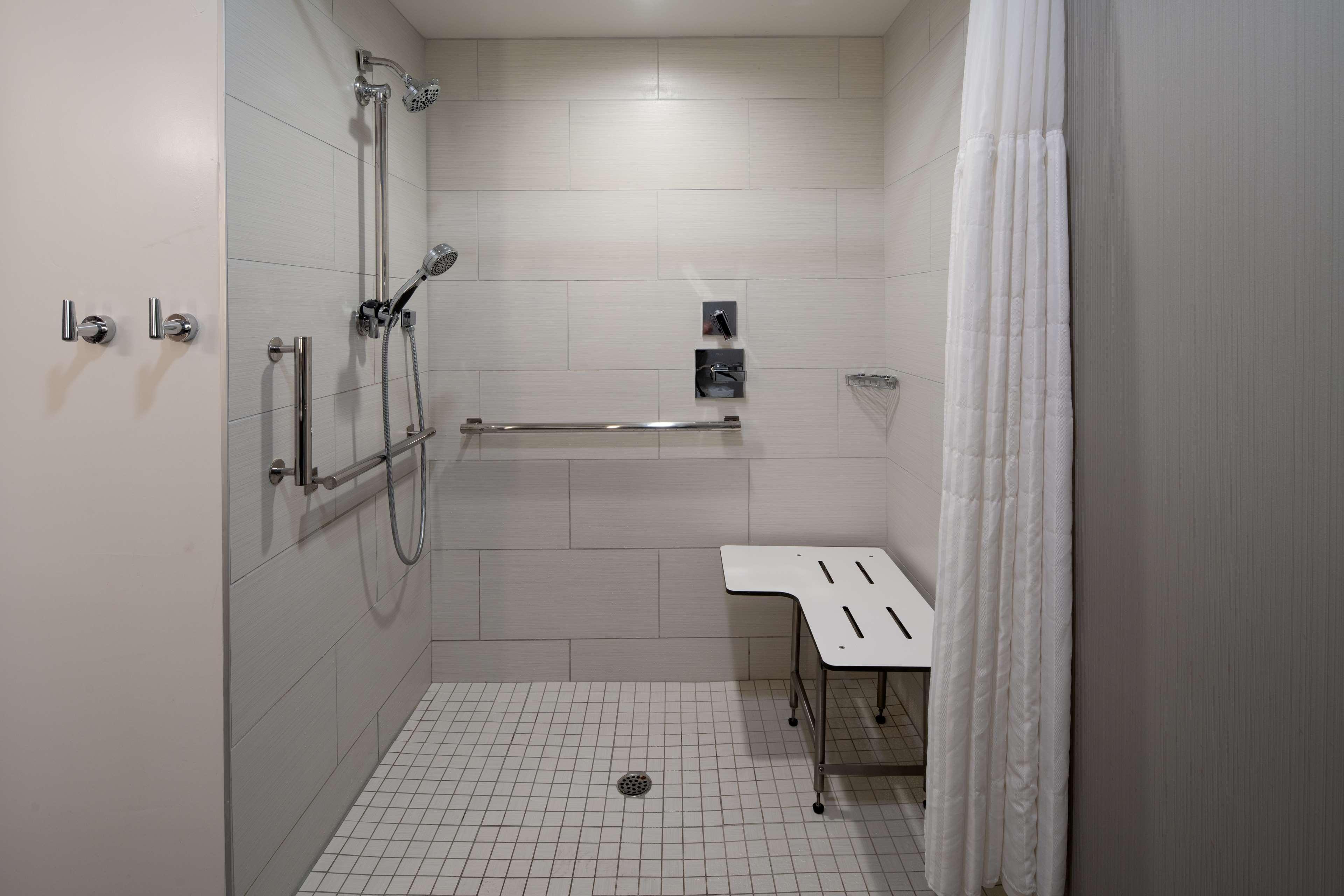 מלון Doubletree By Hilton בייקרספילד מראה חיצוני תמונה