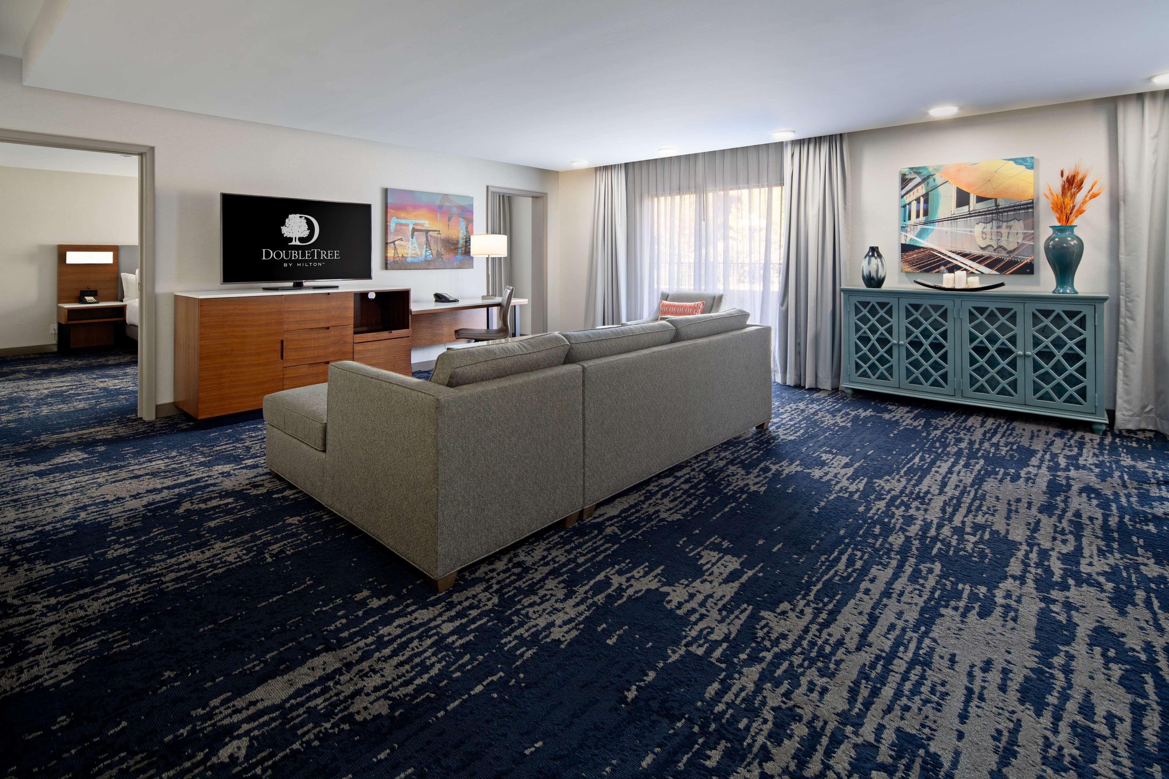מלון Doubletree By Hilton בייקרספילד מראה חיצוני תמונה