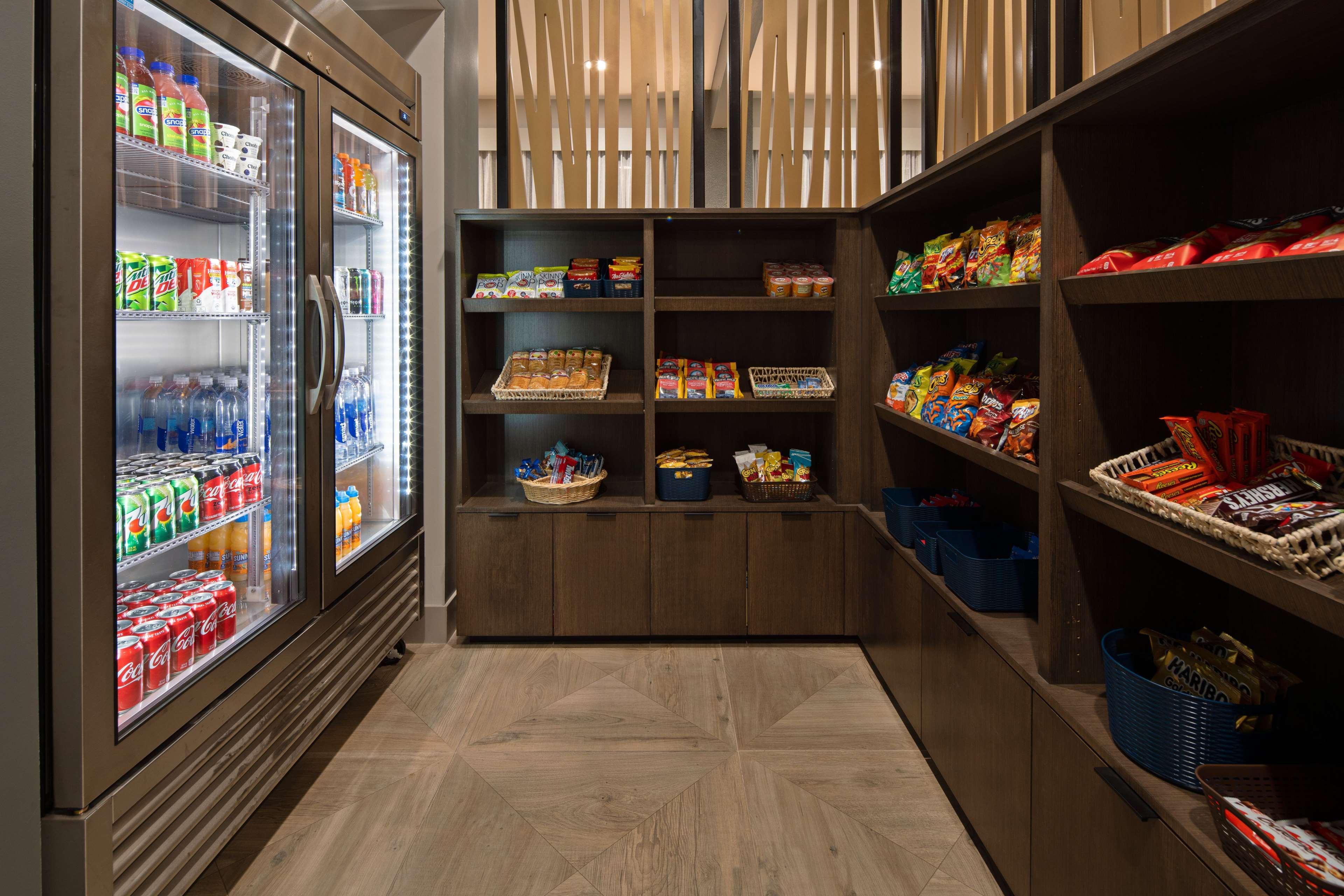 מלון Doubletree By Hilton בייקרספילד מראה חיצוני תמונה
