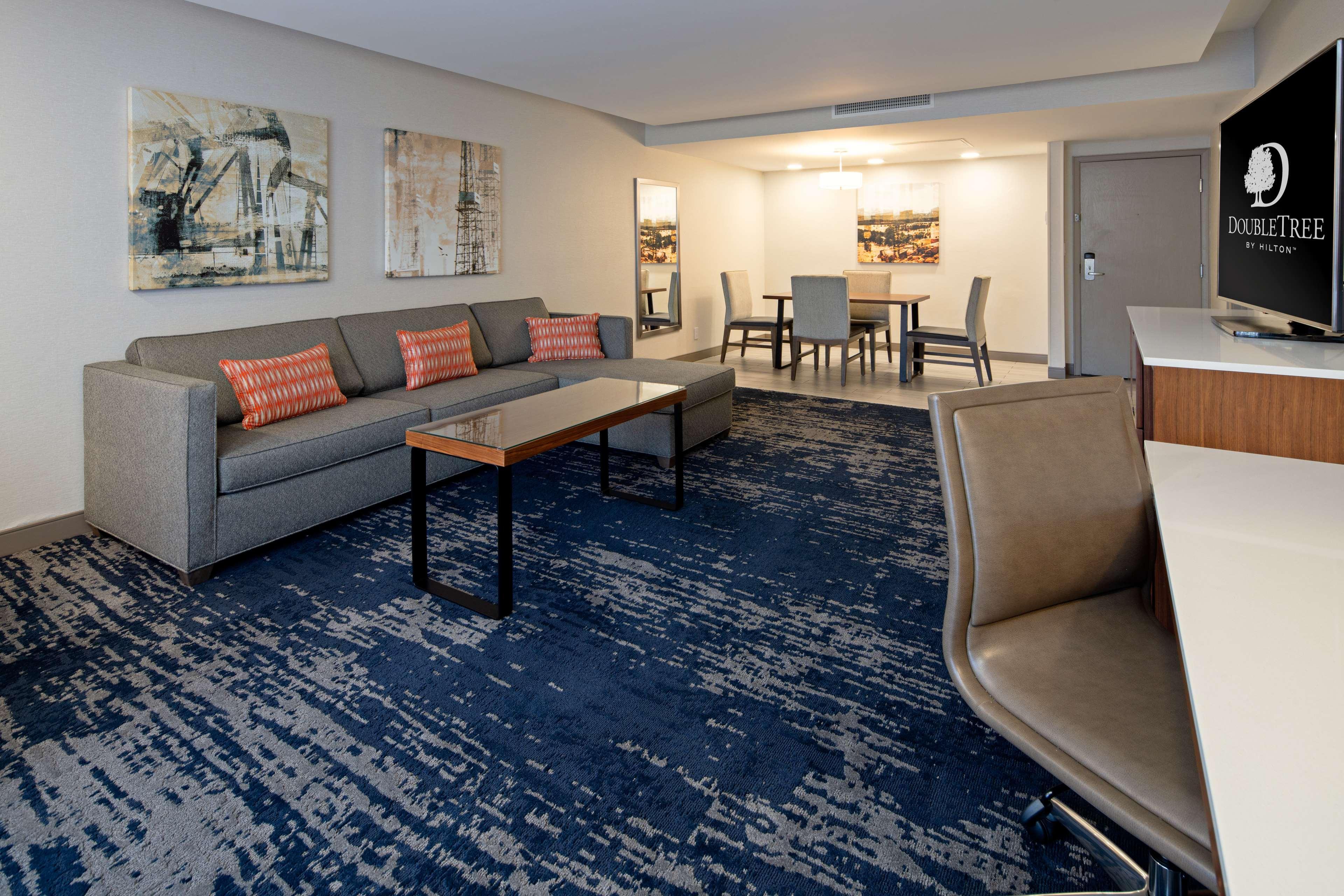 מלון Doubletree By Hilton בייקרספילד מראה חיצוני תמונה