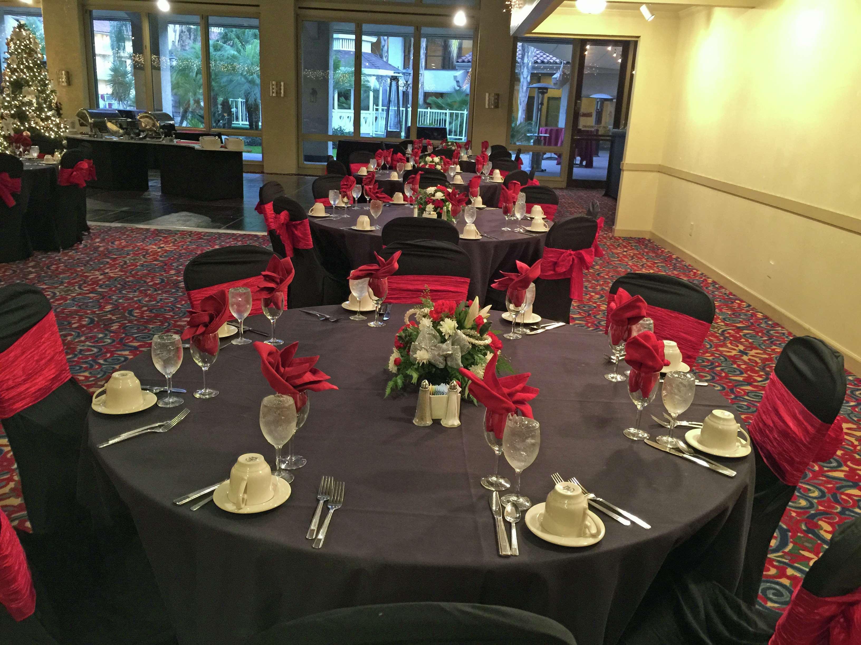 מלון Doubletree By Hilton בייקרספילד מראה חיצוני תמונה