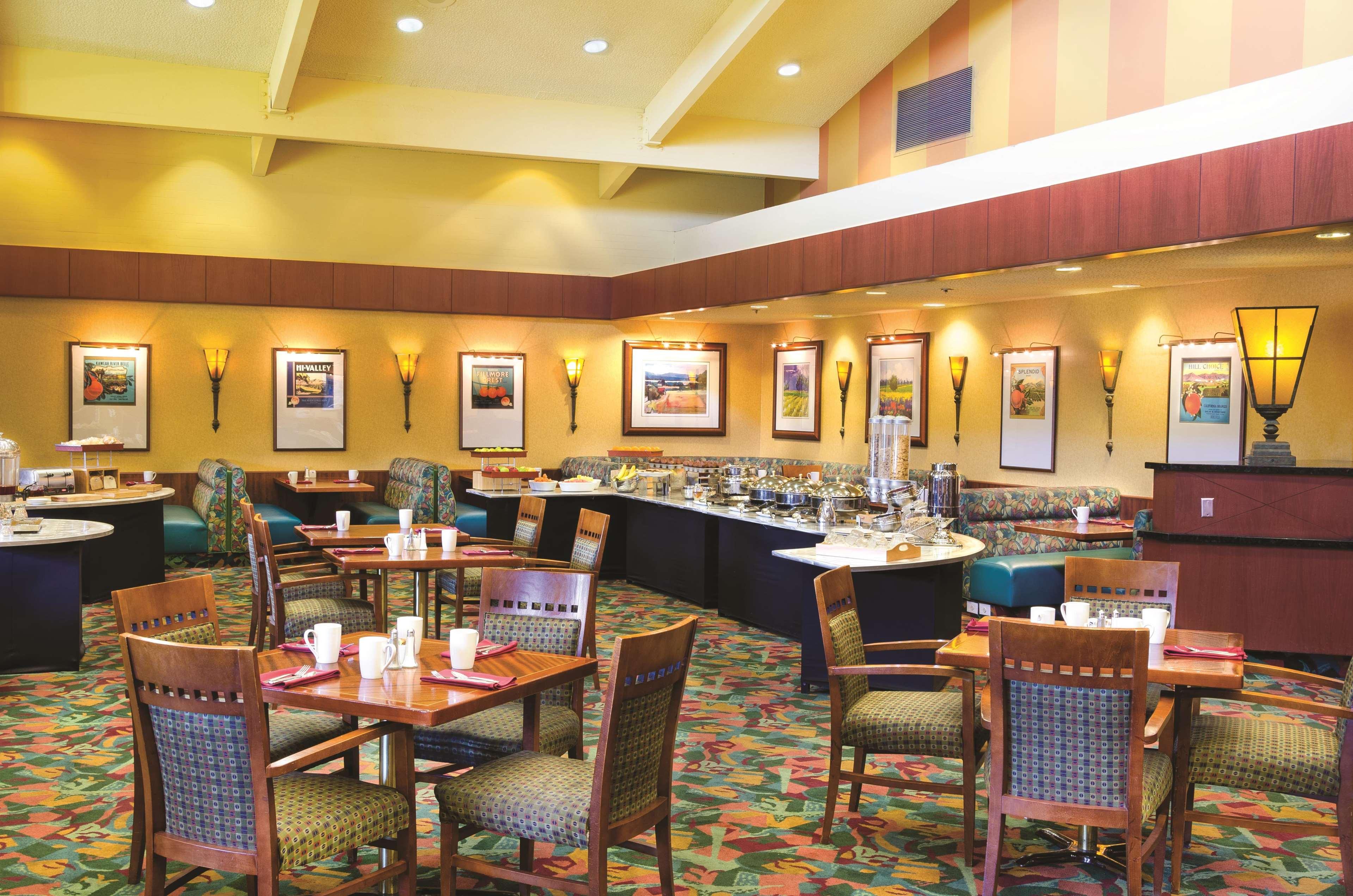 מלון Doubletree By Hilton בייקרספילד מראה חיצוני תמונה