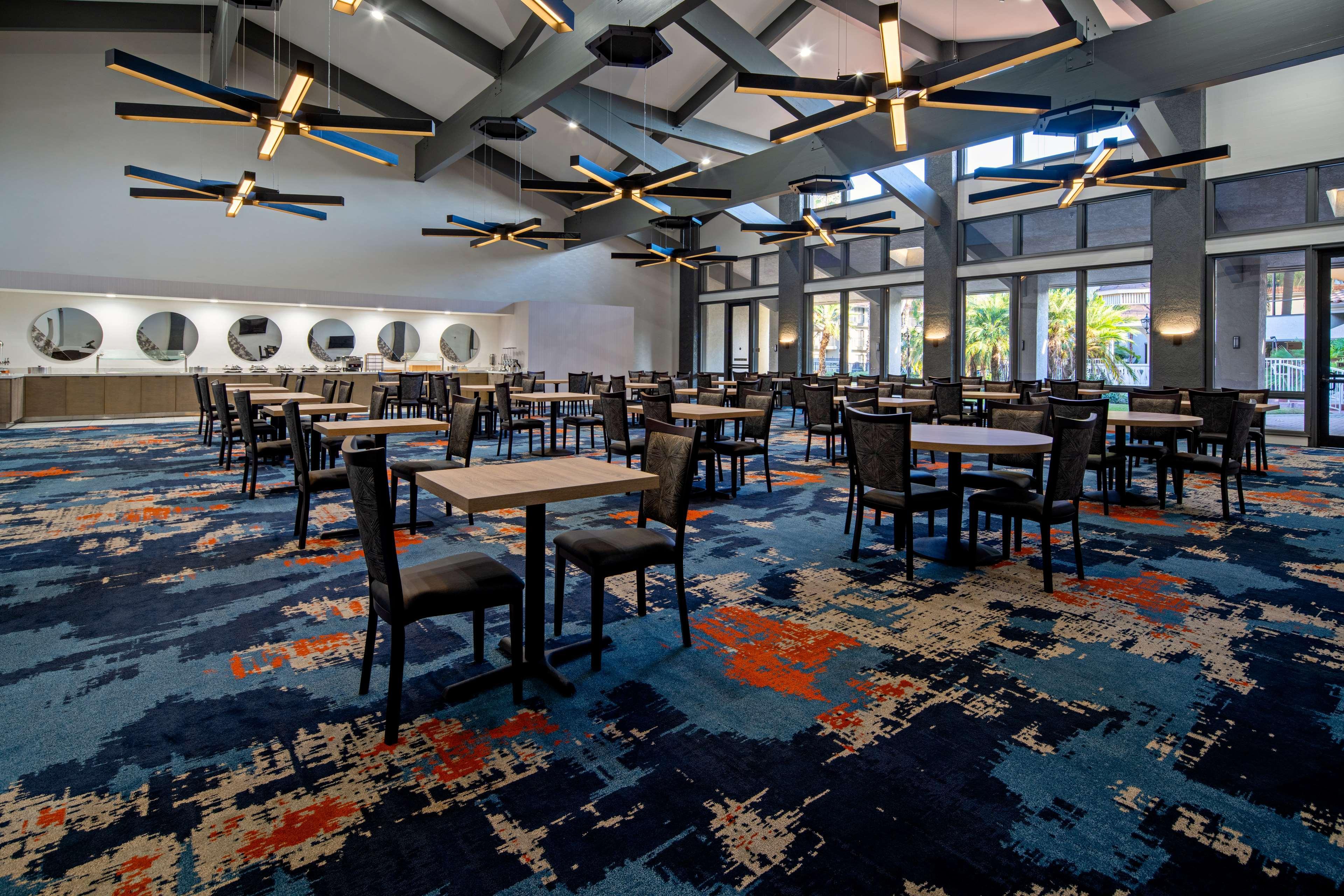 מלון Doubletree By Hilton בייקרספילד מראה חיצוני תמונה