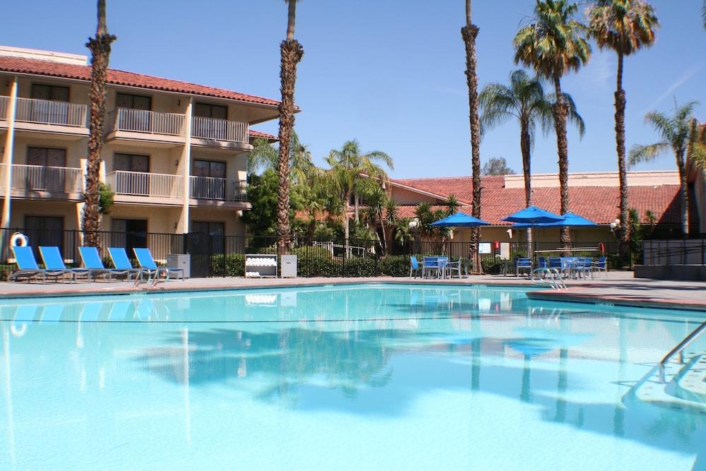 מלון Doubletree By Hilton בייקרספילד מראה חיצוני תמונה