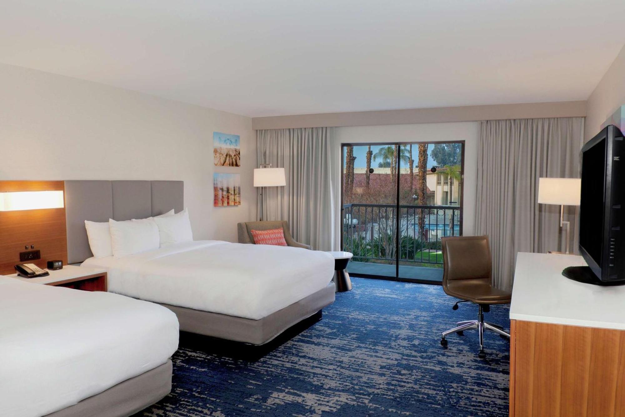 מלון Doubletree By Hilton בייקרספילד מראה חיצוני תמונה