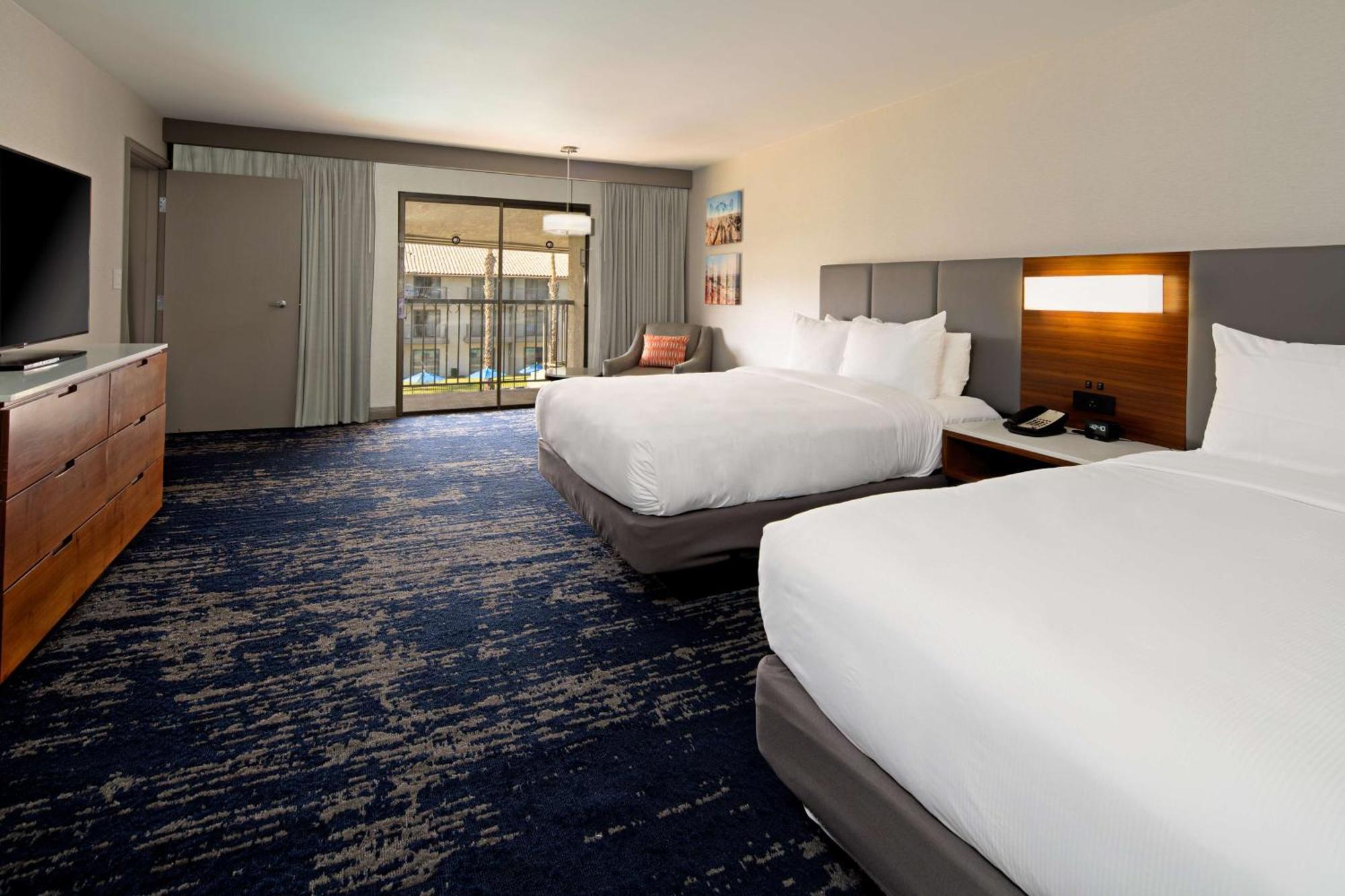 מלון Doubletree By Hilton בייקרספילד מראה חיצוני תמונה
