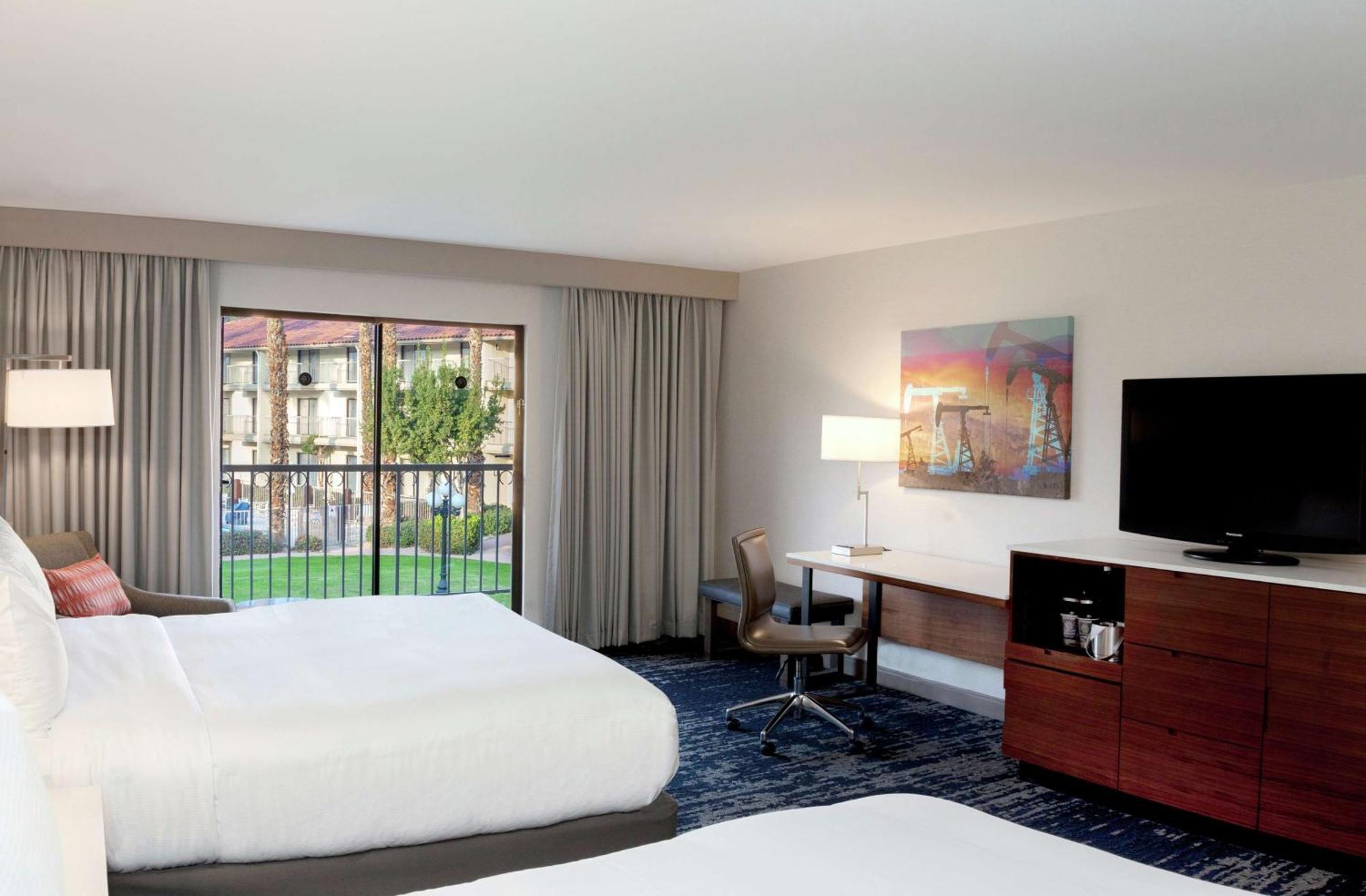 מלון Doubletree By Hilton בייקרספילד מראה חיצוני תמונה
