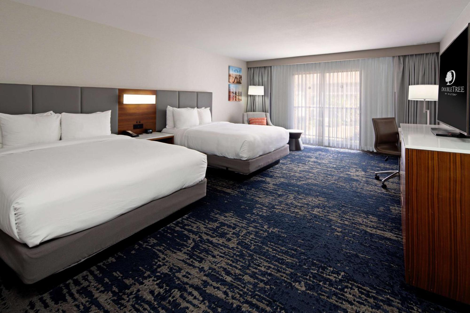 מלון Doubletree By Hilton בייקרספילד מראה חיצוני תמונה