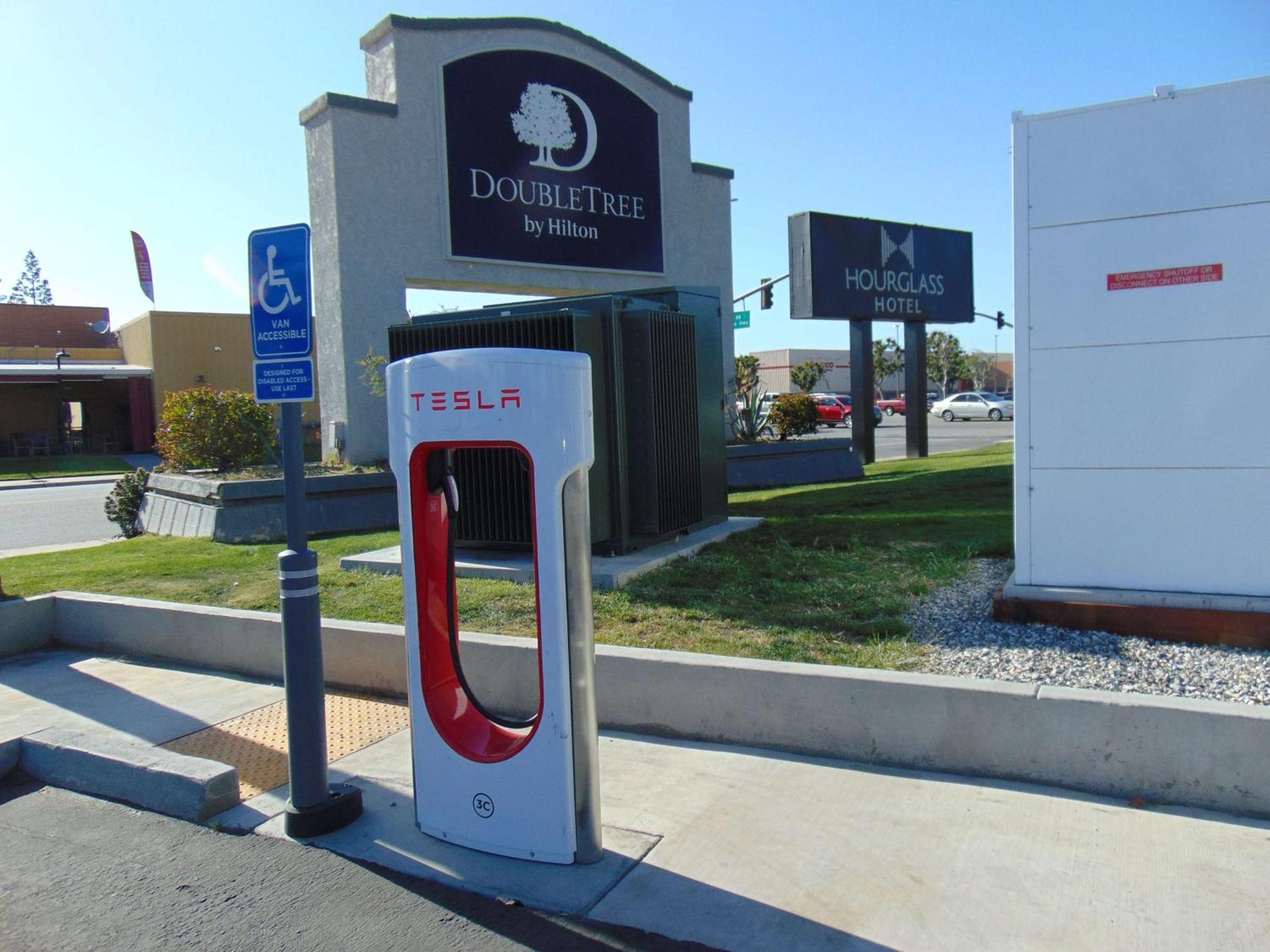מלון Doubletree By Hilton בייקרספילד מראה חיצוני תמונה