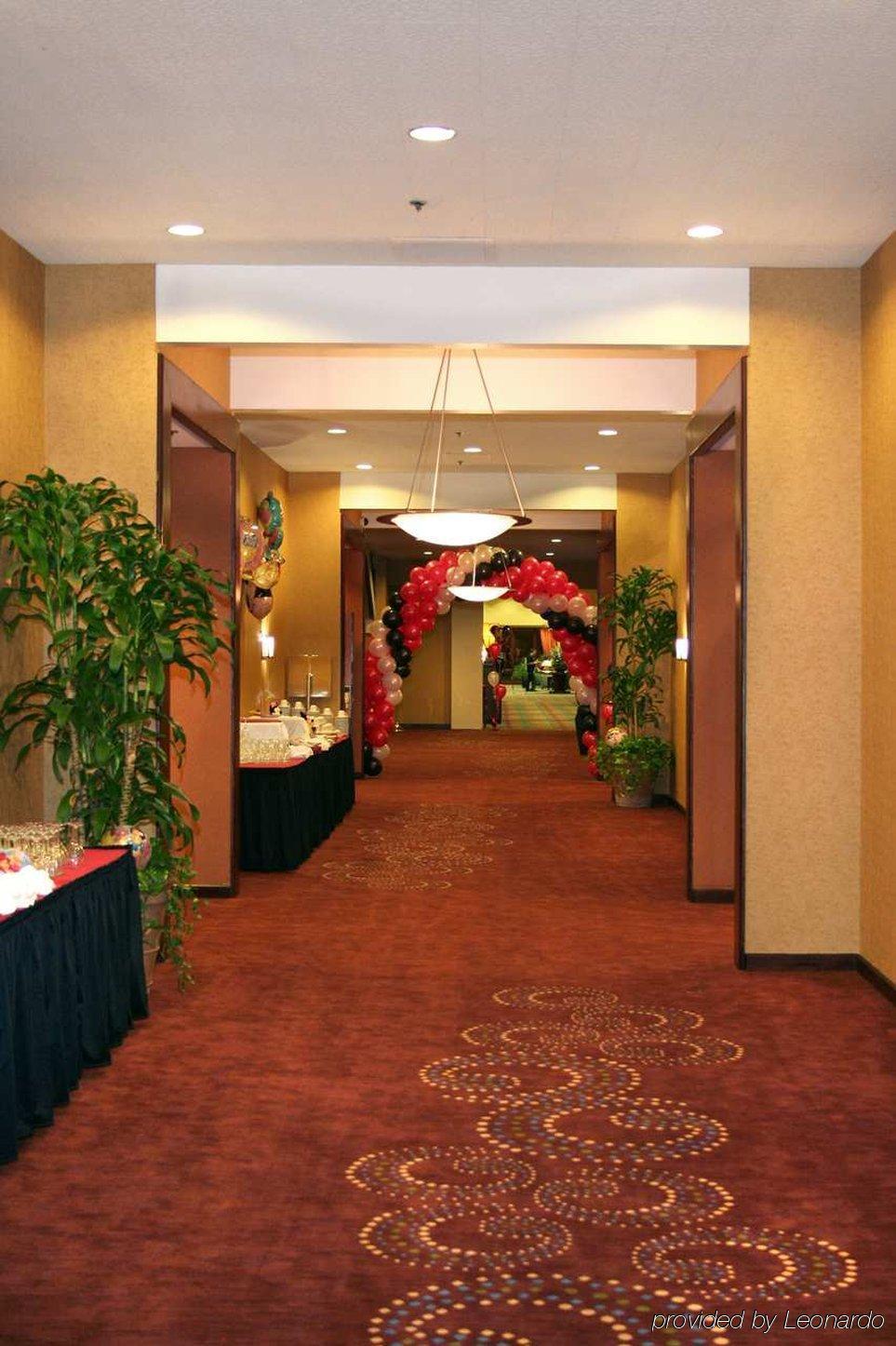 מלון Doubletree By Hilton בייקרספילד מראה פנימי תמונה