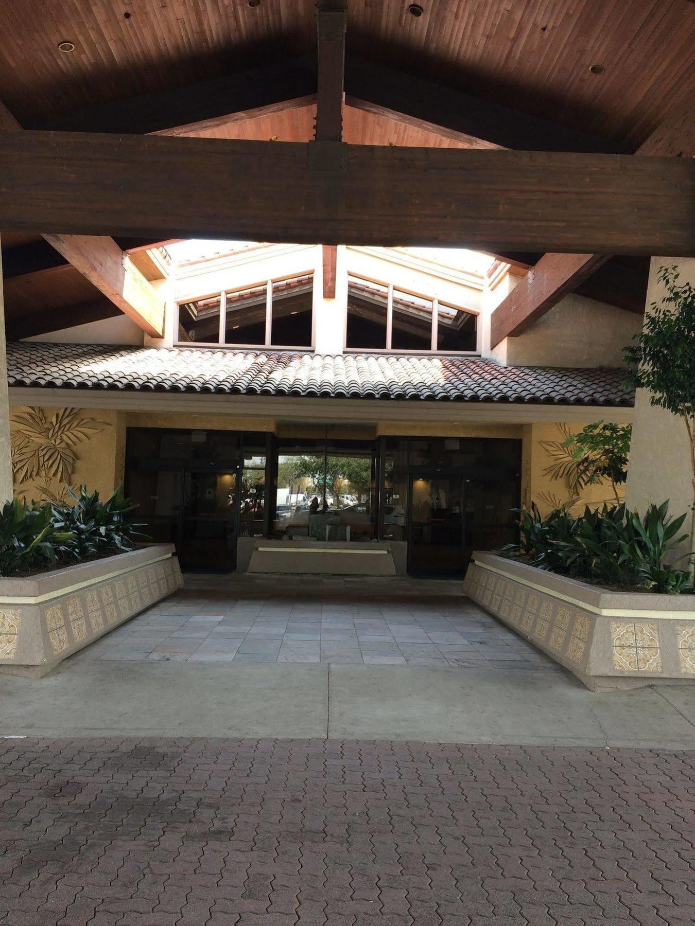 מלון Doubletree By Hilton בייקרספילד מראה חיצוני תמונה