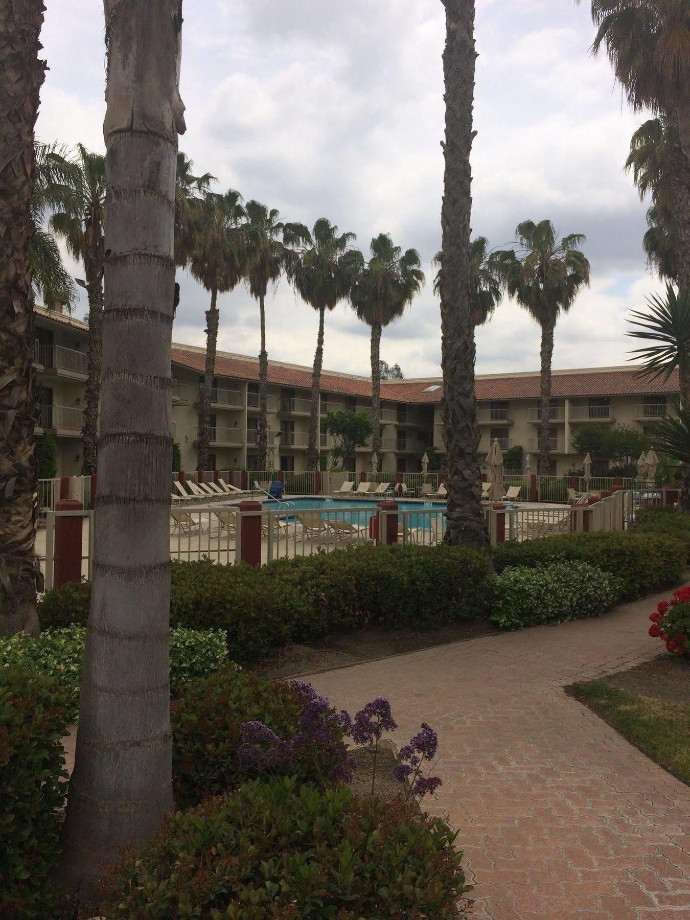 מלון Doubletree By Hilton בייקרספילד מראה חיצוני תמונה